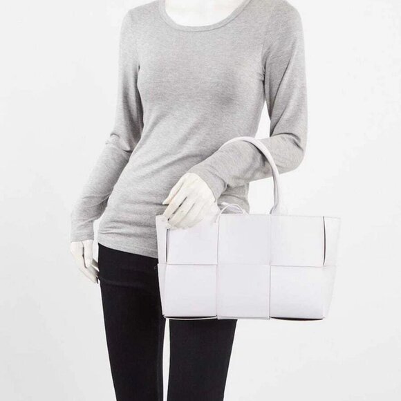 Bottega Veneta Light Purple Intrecciato Woven Nappa Leather Small Arco Tote Bag - Picture 2 of 11